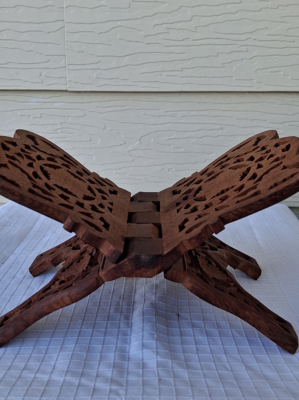 Handcrafted Cottagecore Wooden Book Stand - Brown